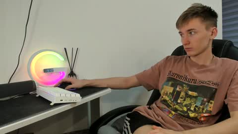 vibemygirl online show from December 5, 10:06 am