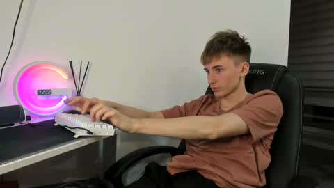 vibemygirl online show from December 4, 3:59 pm