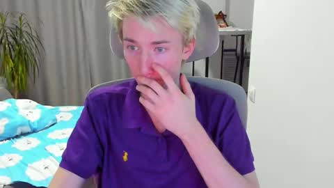 vibemygirl online show from December 14, 8:42 am