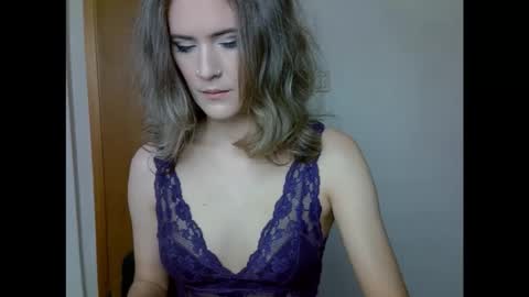 Snapshot of vibezmoon420 chatting on October 9, 10:10 am Sexy online show from October 9, 10:10 am