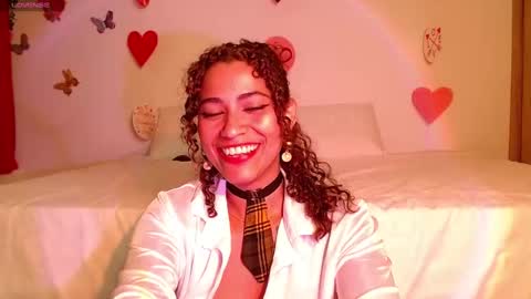 Snapshot of vicky_crazy chatting on February 17, 11:43 pm Vicky  online show from February 17, 11:43 pm