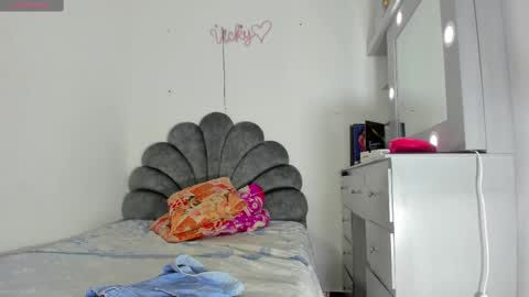 vicky manuela online show from December 20, 7:26 am