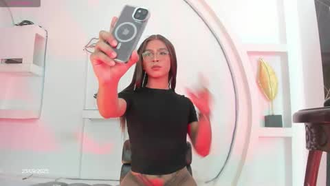 Snapshot of vicky_hottman chatting on September 25, 4:41 am vicky_hottman online show from September 25, 4:41 am