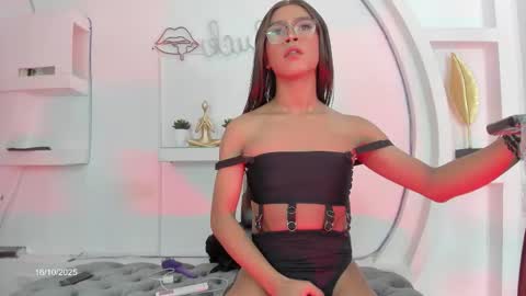 Snapshot of vicky_hottman chatting on October 18, 5:00 am vicky_hottman online show from October 18, 5:00 am
