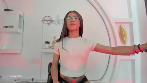 Snapshot of vicky_hottman chatting on October 21, 4:06 am vicky_hottman online show from October 21, 4:06 am