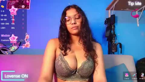 Snapshot of vicky_miller_05 chatting on March 4, 1:23 am vicky_miller_05 online show from March 4, 1:23 am