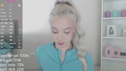 Snapshot of vickyfuckingdoll chatting on October 12, 12:03 am vickyfuckingdoll online show from October 12, 12:03 am