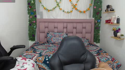 vickyxdany online show from December 1, 4:43 pm