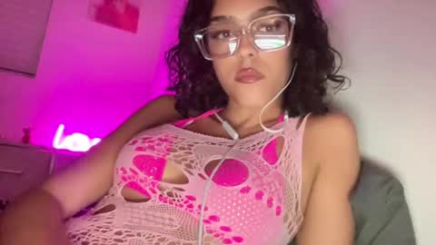 Snapshot of vickyyyx chatting on February 19, 4:23 am Goddess Victory online show from February 19, 4:23 am