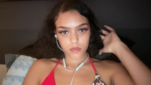 Snapshot of vickyyyx chatting on December 20, 5:57 am Goddess Victory online show from December 20, 5:57 am