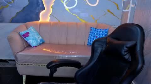 victoria_castillo_b online show from April 16, 7:58 pm