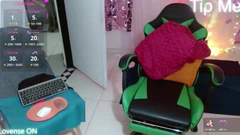 Snapshot of victoria_miler chatting on September 14, 1:52 am VICKY online show from September 14, 1:52 am