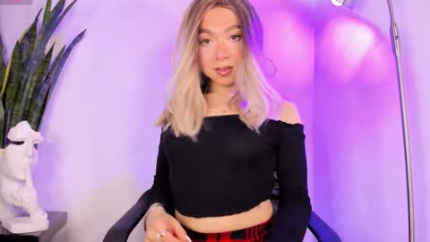 D A N I online show from November 4, 7:48 pm