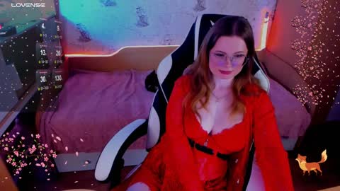 Snapshot of victoria_the_fox chatting on February 6, 5:57 am - The Divine Fox online show from February 6, 5:57 am