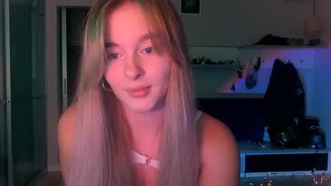 Snapshot of victoriande chatting on September 19, 1:26 pm Eva and Victor online show from September 19, 1:26 pm