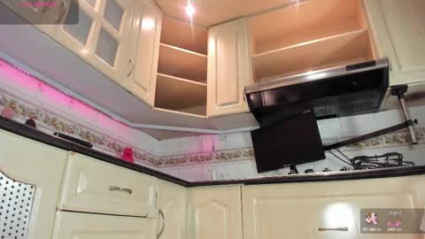 Snapshot of victoriapowell chatting on September 30, 11:32 am Victoria online show from September 30, 11:32 am