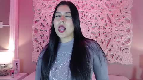 Snapshot of victoriapowell chatting on September 16, 11:56 am Victoria online show from September 16, 11:56 am