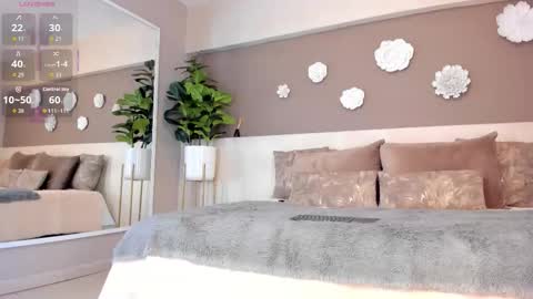 Victoria Shelby  online show from February 17, 12:04 pm