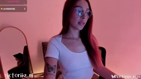 Snapshot of victoriia_ross chatting on January 3, 7:39 pm Annie vic online show from January 3, 7:39 pm