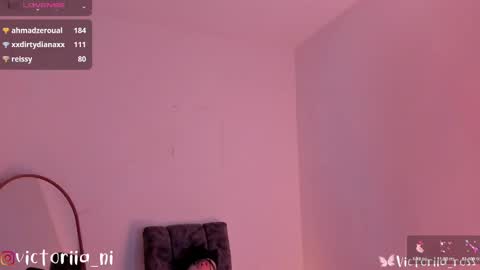 Snapshot of victoriia_ross chatting on March 5, 10:43 pm Annie vic online show from March 5, 10:43 pm