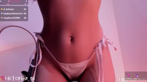 Snapshot of victoriia_ross chatting on February 17, 10:49 pm Annie vic online show from February 17, 10:49 pm