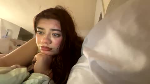 Snapshot of viennavisabelle chatting on October 6, 4:52 am viennavisabelle online show from October 6, 4:52 am