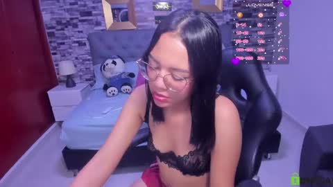 Violet online show from May 2, 4:46 pm