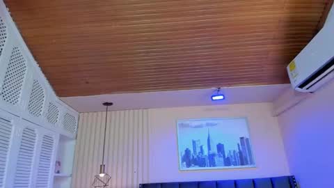 Viiolett online show from December 22, 7:20 pm