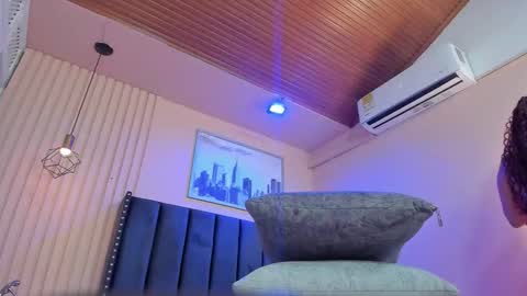 Viiolett online show from December 14, 8:04 pm