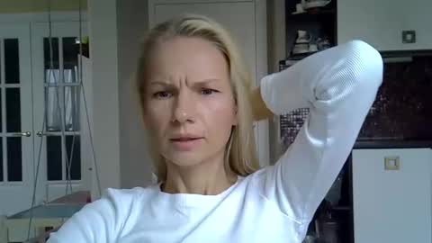 viki_loun5 online show from October 22, 9:45 am