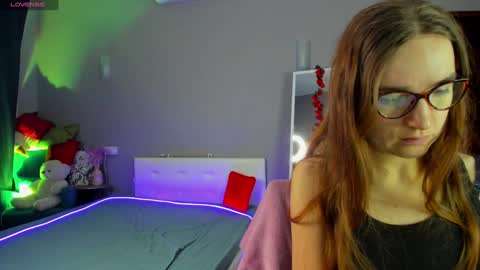 Hello guys I am Vikky Krauss not Vicky online show from December 5, 3:09 am