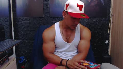 Viktor Herrera online show from April 12, 4:33 pm