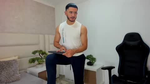 Snapshot of vilaty_makris chatting on September 23, 4:12 pm Vitaly online show from September 23, 4:12 pm