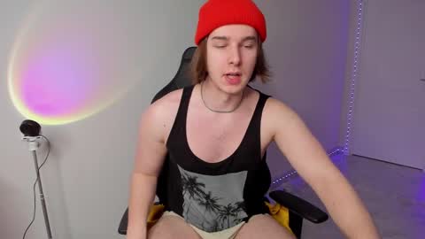 Vincent Strong online show from March 1, 1:32 am