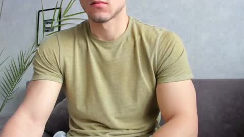 Snapshot of vincent_o chatting on February 27, 8:56 am Vincent. uncut 18cm online show from February 27, 8:56 am