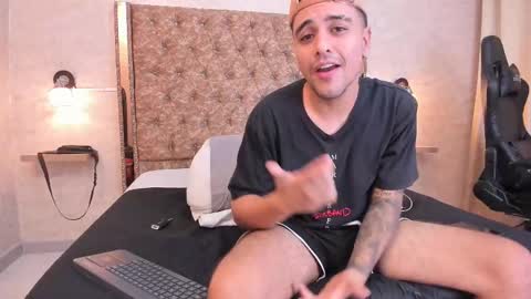 vinicius_santos77 online show from January 11, 1:43 pm