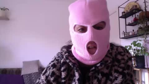 Violette online show from March 15, 1:25 pm