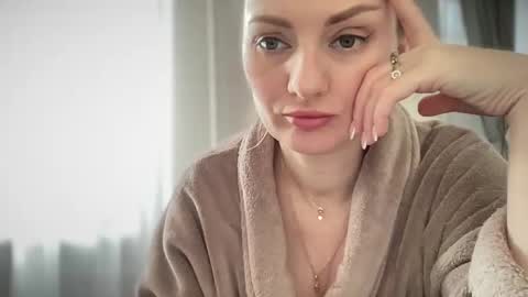 Snapshot of viola_1 chatting on February 17, 1:00 pm Funny girl online show from February 17, 1:00 pm