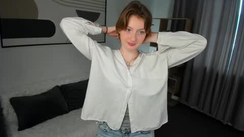 Viola but friends call me Sisi online show from March 1, 11:14 am