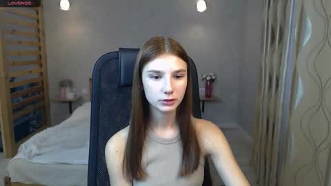 Snapshot of violaberry__ chatting on October 2, 2:43 am violaberry__ online show from October 2, 2:43 am