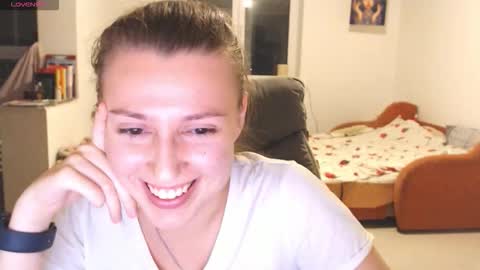 Snapshot of violabloommollykit chatting on October 24, 5:03 pm violabloommollykit online show from October 24, 5:03 pm