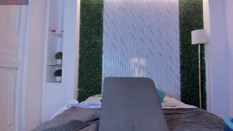 Snapshot of violeet_scott chatting on September 10, 10:38 am Violett Everyday From 0530 to 1430 Col Time online show from September 10, 10:38 am