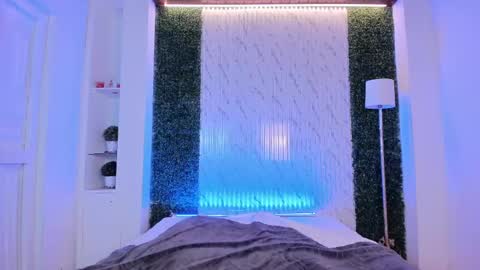 Snapshot of violeet_scott chatting on September 15, 10:39 am Violett Everyday From 0530 to 1430 Col Time online show from September 15, 10:39 am