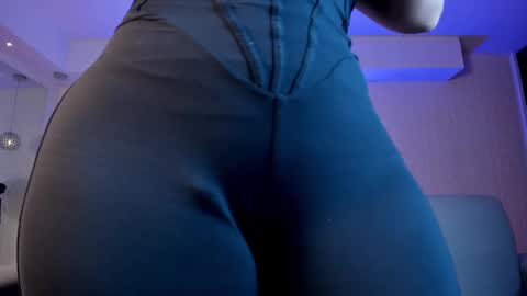 Snapshot of violeet_scott chatting on February 11, 5:07 pm Violett Everyday From 0530 to 1430 Col Time online show from February 11, 5:07 pm