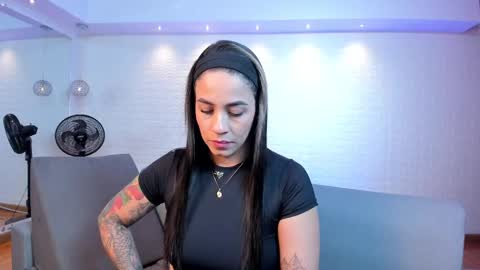 Snapshot of violeet_scott chatting on October 7, 10:44 am Violett Everyday From 0530 to 1430 Col Time online show from October 7, 10:44 am