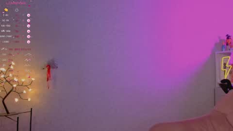 Snapshot of violet____h chatting on February 9, 10:11 pm violet____h online show from February 9, 10:11 pm