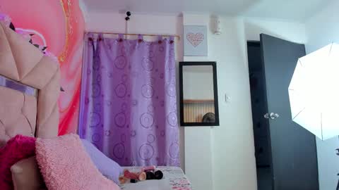 Snapshot of violet__taylor_ chatting on September 11, 2:24 am violet__taylor_ online show from September 11, 2:24 am