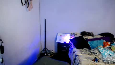 Snapshot of violet_hyuga chatting on February 20, 4:28 am violet_hyuga online show from February 20, 4:28 am