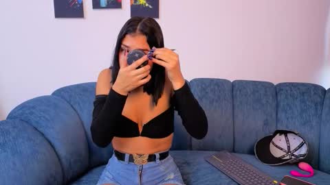 Snapshot of violet_jhonson chatting on October 20, 12:43 pm violet_jhonson online show from October 20, 12:43 pm