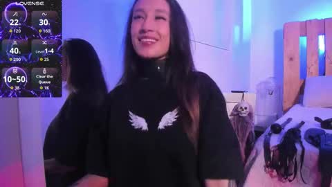 Violet Jones online show from March 24, 3:51 pm